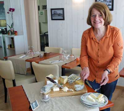 Beatrice selects the best cheese